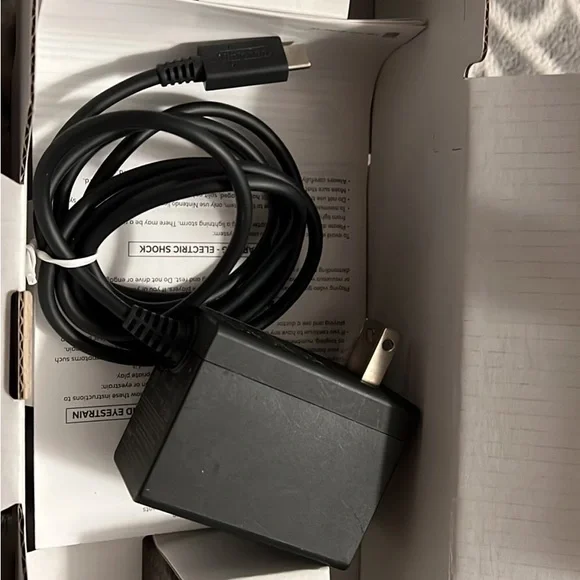 Nintendo Switch lite bundle with extra long charging cable - Picture 7 of 10